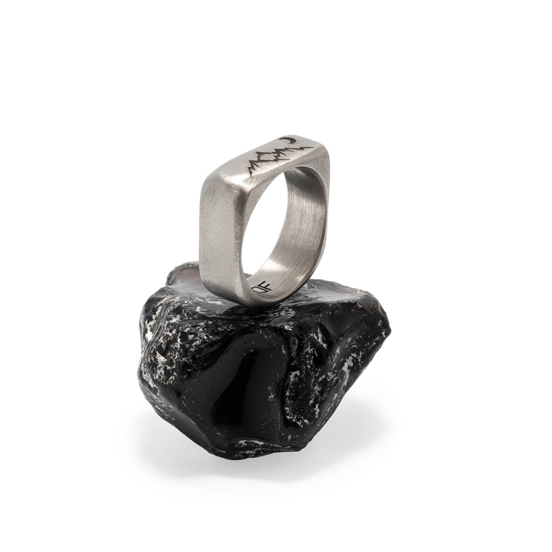 Urban Edge Moonrise Mountains - Silver Edition Ring
